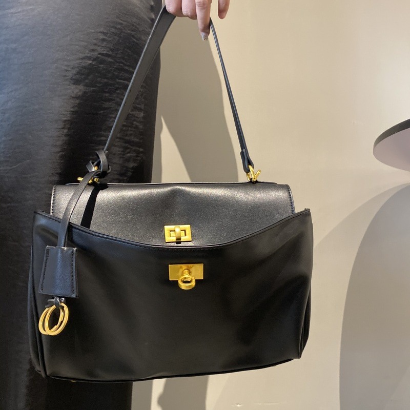 Women Bags On Sale - Tas Tote Kulit Sapi Wanita, Kapasitas